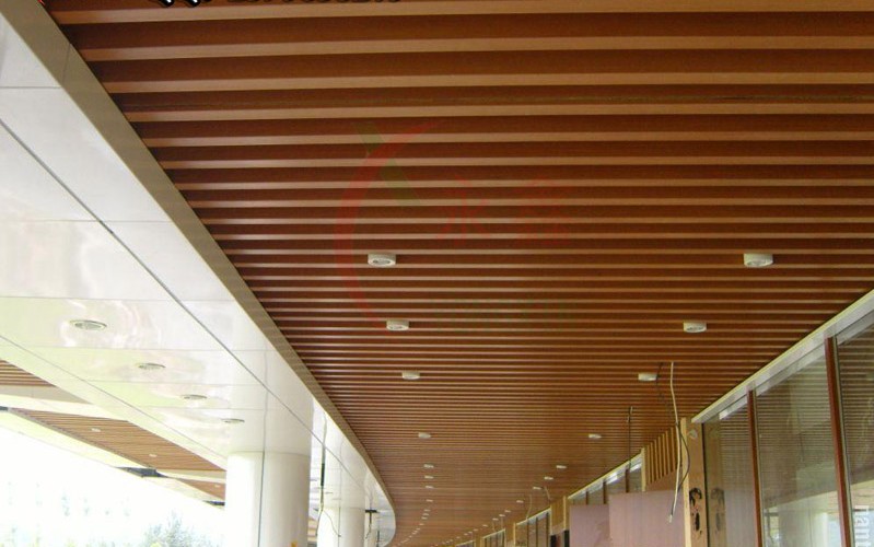 木紋鋁方通應(yīng)用2.jpg 木紋鋁方通應(yīng)用2.jpg